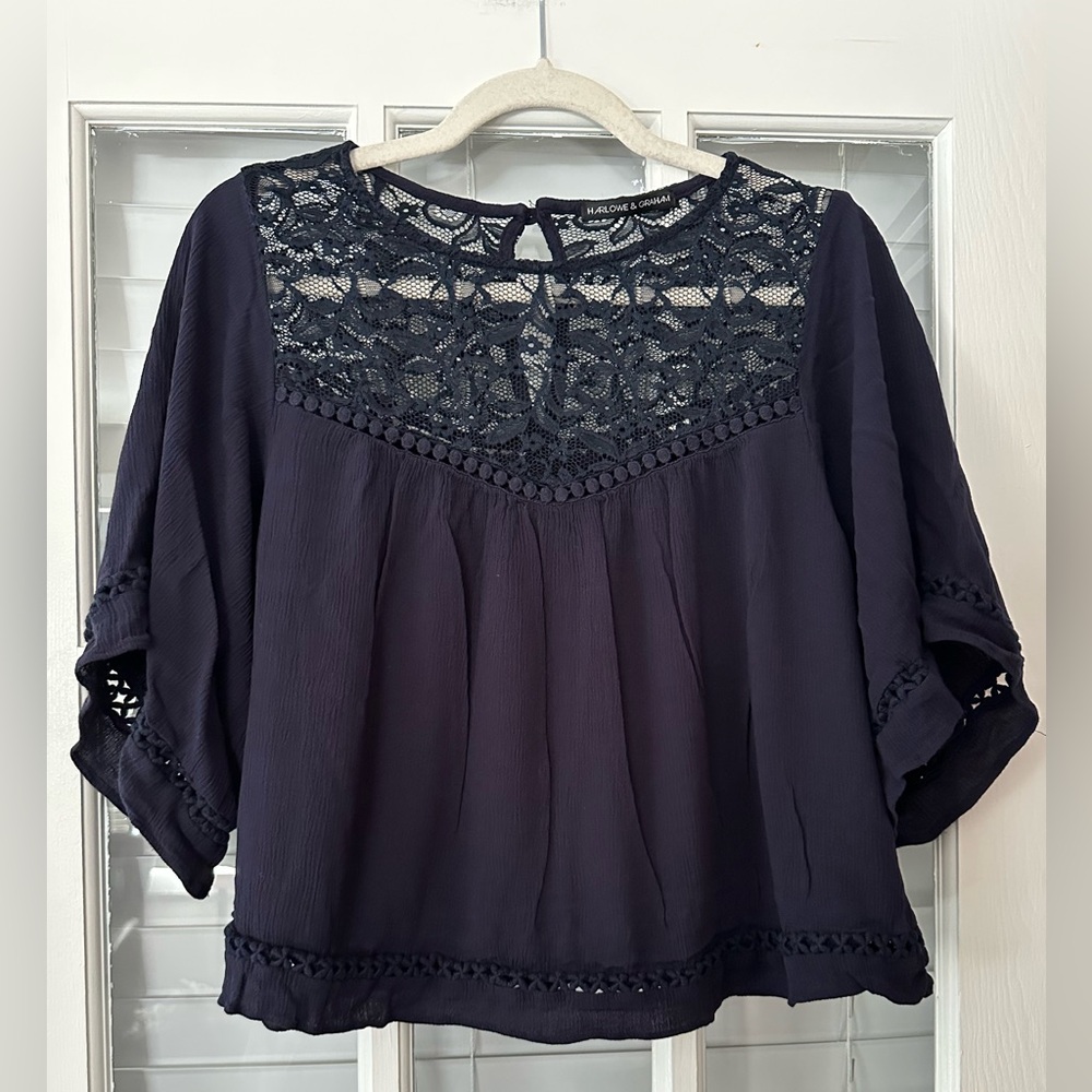Harlowe & Graham Women’s S Navy Blue Flowy Boho Lace Neckline Blouse | SKU 0898